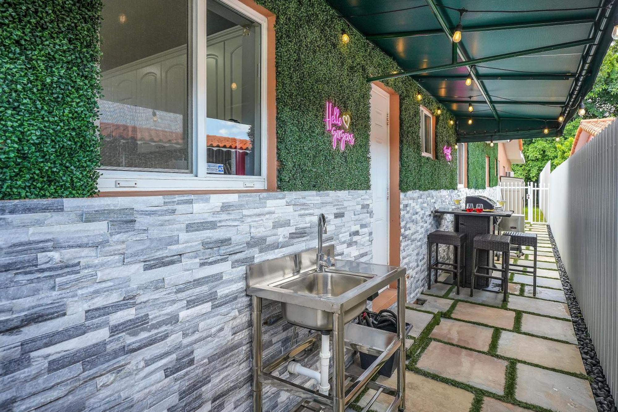 Vacay Spot Happy Escape 15 Min Beach Massage Shower Prime Loc! 6 Blocks Away From Bars, Nite Clubs, Res, Shops Miami Eksteriør billede